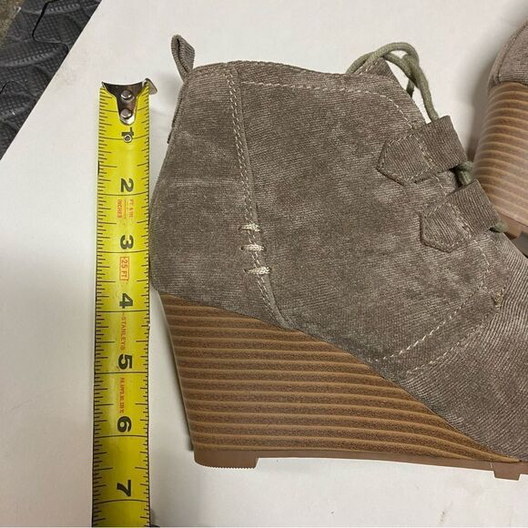 RAMPAGE Krispy tab lace up Wedge Heeled Ankle Boots corduroy fabric NEW 8.5 - Picture 6 of 11